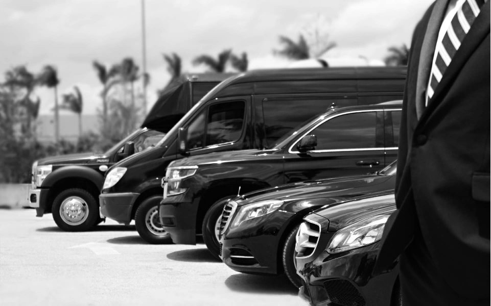 Book Limo Service, Book Car Service | Corporate Sedan, SUV, Buses